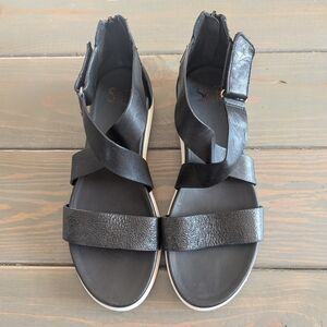 Sofft Black Leather Strappy Sandals Size 9.5 Back Zip Comfort